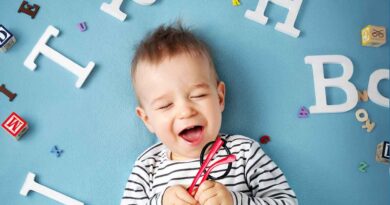 em-be-2-tuoi-chua-biet-noi-co-sao-khong